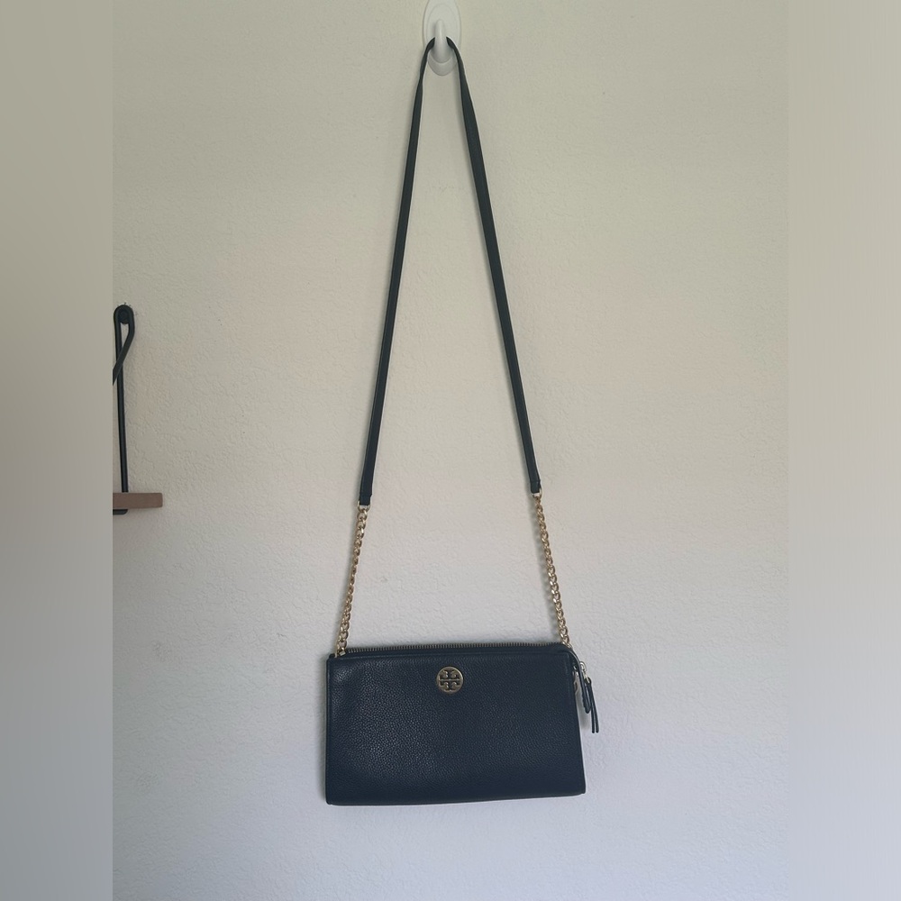 Tory Burch purse leather- black with gold logo